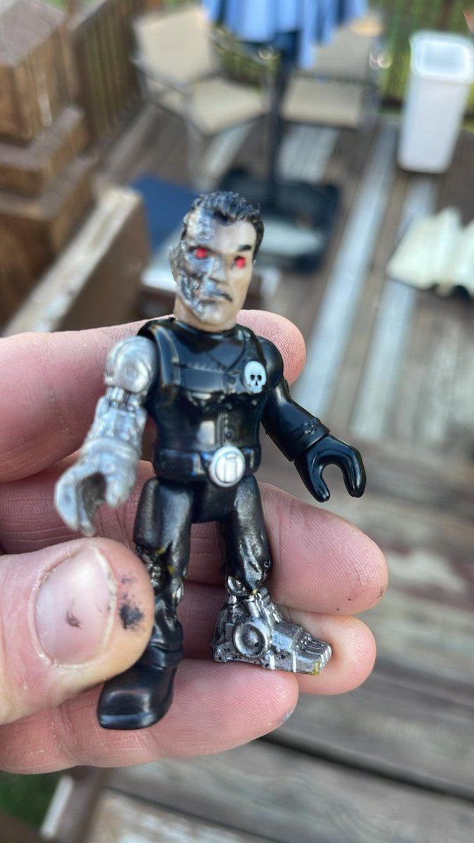 imaginextworld's tweet photo. #Terminator custom Imaginext figure I made!! #imaginext #toys #fun #makingthings #painting #customtoys #arnold #damaged https://t.co/7TV3FjKOcH