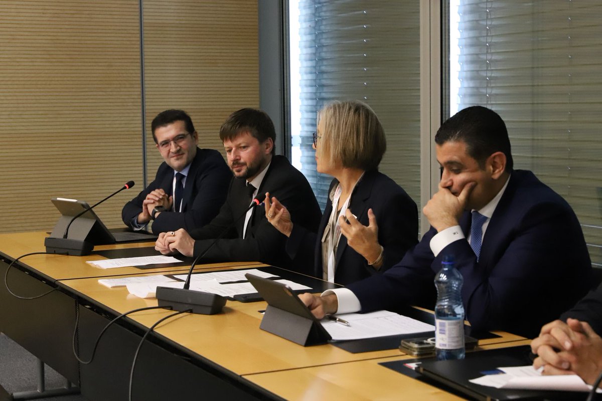 RedCrossUkraine's tweet image. 🌍 At the @ifrc General Assembly in #Geneva, Maksym Dotsenko, Director General of the URCS, emphasized that #ResilientCommunities are vital for rebuilding. On Oct 24, leaders from the URCS, @RedCross, @RedCrescent, and @SYRedCrescent discussed #LongTermRecovery strategies.