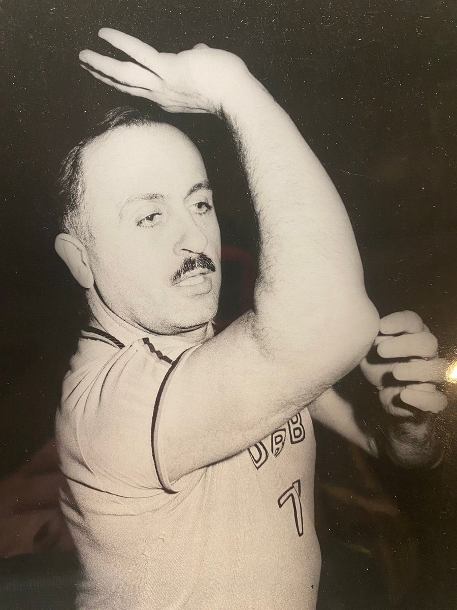 Ait hissettiği toplumdan uzaklaşıp yalnızlaşmış ve zorla bir yabancıya dönüştürülmüş Yakovos Bilek ve hikâyesi.

Yakovos Bilek’in üç mektubu 👉 buff.ly/3NHuAwM
Yazı: <a href="/pekdogru/">Cem Pekdogru</a>