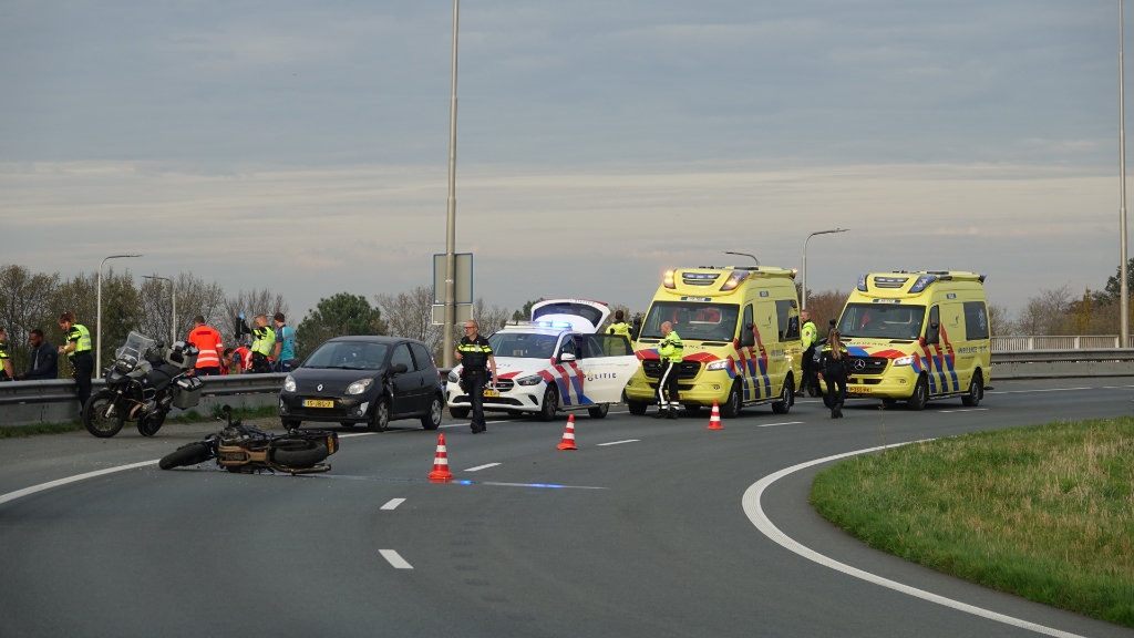 Dode en zwaargewonde bij eenzijdig motorongeluk in Hoorn -  rodi.nl/hoorn/l/416806
