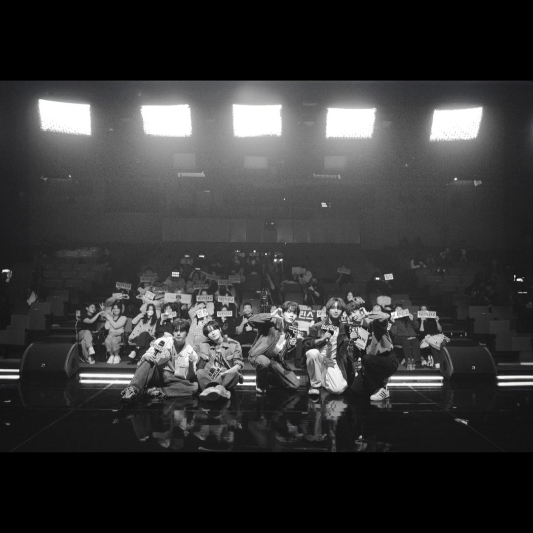 izx!가 23일 쇼케이스를 통해 드디어 데뷔했습니다! 🎉
직접 와주신 분들, 멀리서 응원해주신 모든 팬 여러분 덕분에 첫 무대를 무사히 마칠 수 있었어요. 🌟💫

앞으로 더 성장하는 모습 보여드릴게요!👍🏻
함께 해주신 모든 분들께 감사드리며, 앞으로도 많은 응원 부탁드립니다! ❤️