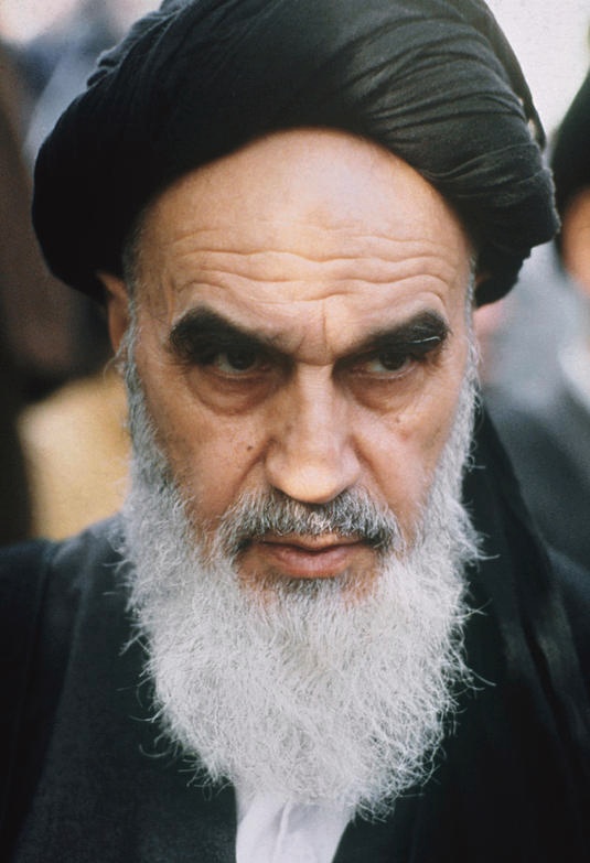 عيون حاقدة على كل عراقي وعراقية