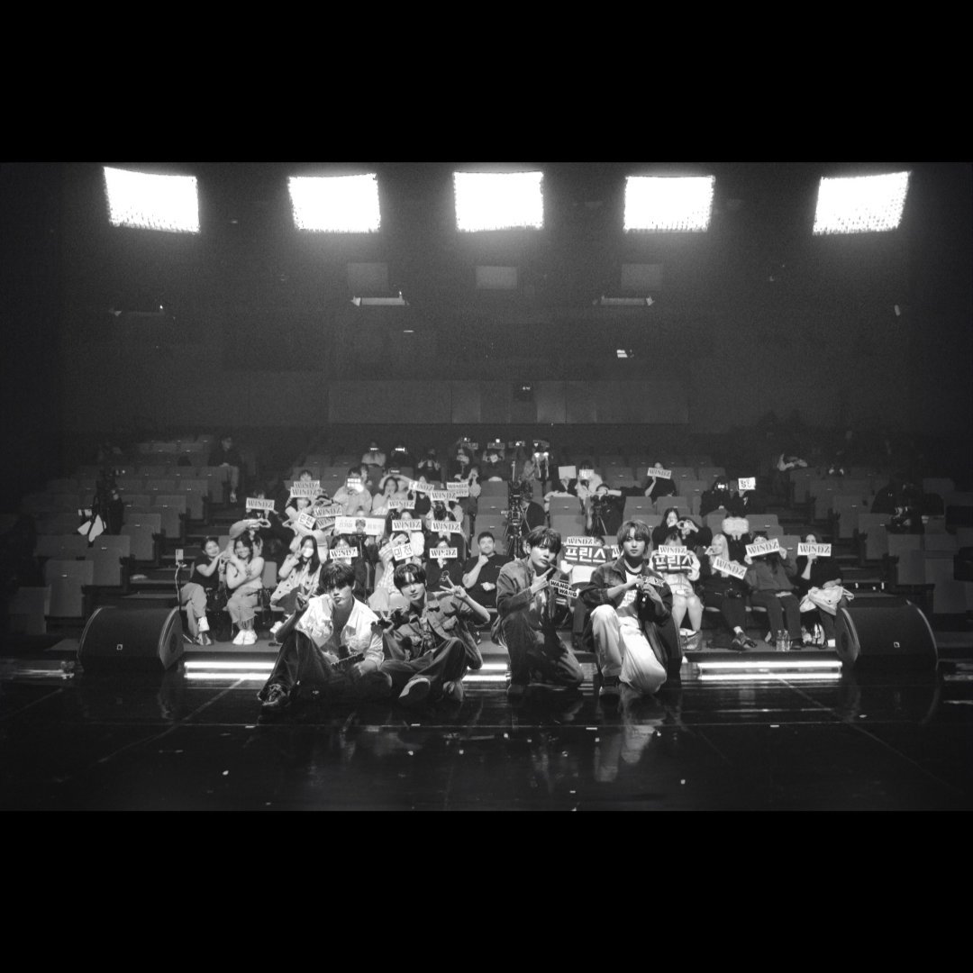 We debuted as izx! on the 23rd! 🎉🎉
Thanks to everyone who came out and supported us from near and far, we were able to create an unforgettable first stage! 🌟💌

We’ll keep working hard to show you our best!👍🏻
And we’re grateful for your continued support! ❤️