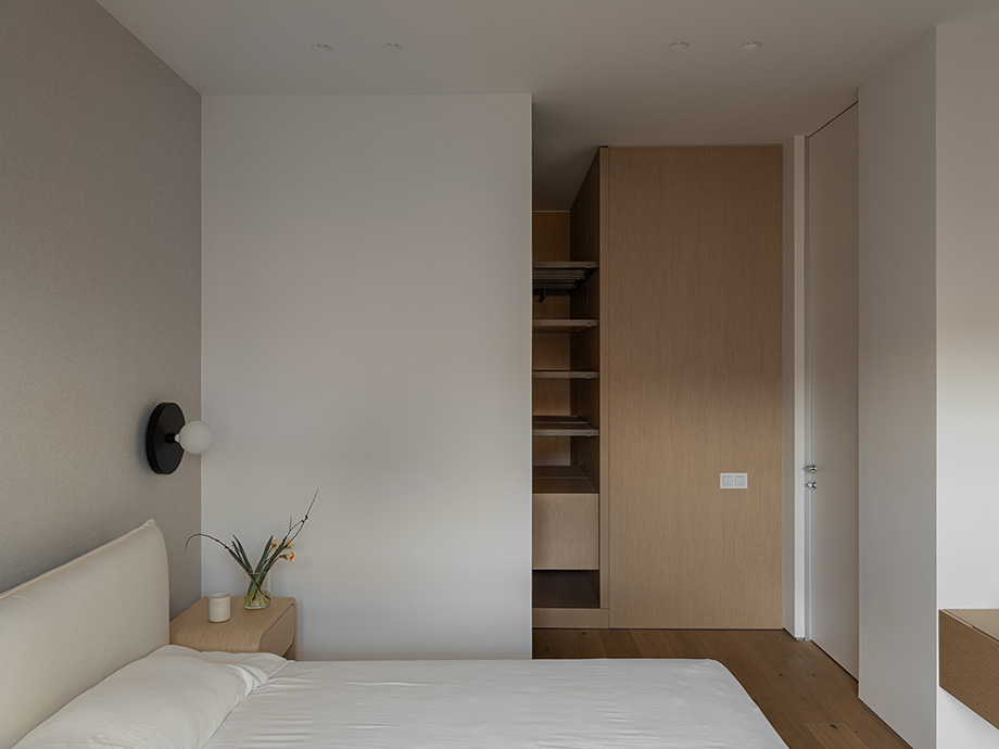 Interior_es's tweet photo. La #interiorista rusa Oksana Lisovetchenko vistió este #apartamento de 120 m² con una cálida paleta cromática y #materialesnaturales como la #madera, el #algodón y el #lino.
-> Fotografías: Alexander Khom
-> https://t.co/spkxaqMXlW
-> #minimalismo #interiores #Vladivostok https://t.co/FUBpQUpf5c