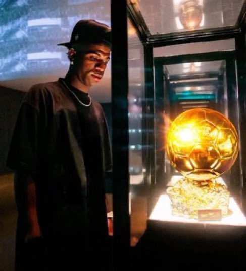 Castillo__Rm's tweet image. Hoy se hará justicia. Vinicius Junior va a ganar el balón de oro más merecido de la última década.