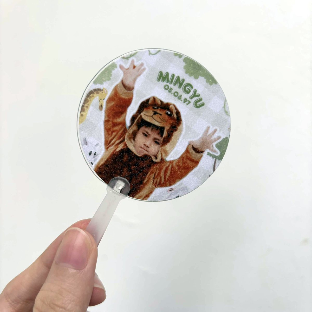 hoonawinky's tweet photo. Hi. We customized mini uchiwa/picket keychains for fan freebies or souvenirs. Kindly check our shopee app to order :) https://t.co/GMUdl0eTcd https://t.co/x1sAucdQ5q