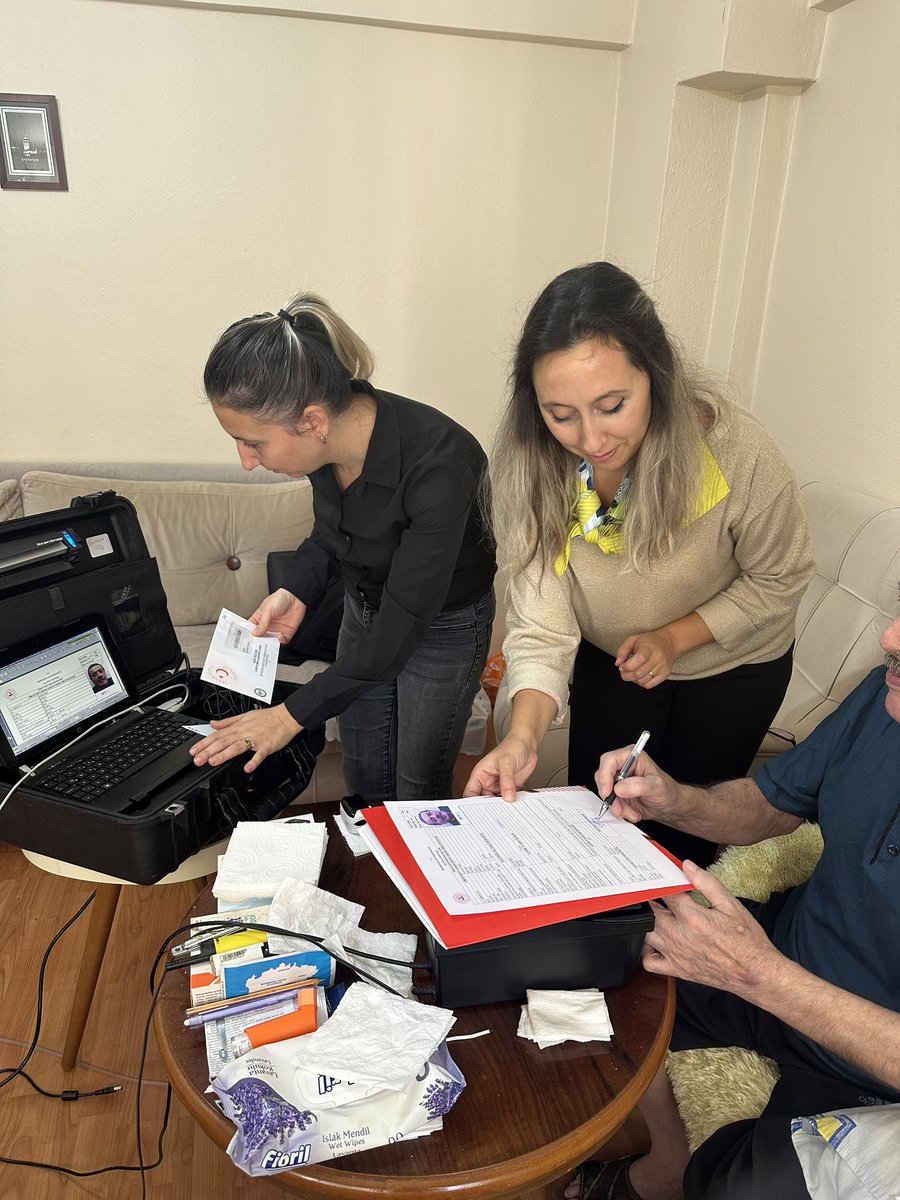 🚘💼 “Siz Bize Gelemiyorsanız Biz Size Geliriz”
#AdresteNüfusHizmeti kapsamında rahatsızlıkları nedeniyle Müdürlüğümüze gelemeyen vatandaşımızın Kimlik Kartı başvurularını almaya devam ediyoruz.
#HayatınızınHerAnında
<a href="/Balikesir_nvi/">Balıkesir İl Nüfus ve Vatandaşlık Müdürlüğü</a> 
<a href="/MahmutKececi61/">🇹🇷Mahmut KEÇECİ🇹🇷</a> 
<a href="/TC_Marmara/">Marmara Kaymakamlığı</a> 
<a href="/Elifcelik111/">Elif ÇELİK</a>