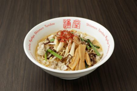 ramenmuseum's tweet photo. ＼ 「琉球新麺 通堂」の首里味噌ラーメンが3年ぶりに復活！／

期間限定メニューとして発売した「首里味噌ラーメン」。
通堂での再販を望む声に応え、期間限定メニューとして3年ぶりに復活！（※一部変更あり）

🗓️2024年11月1日(金)～2025年1月予定
➡️https://t.co/cGA0O7SkSh

#ラー博 https://t.co/Y5NNs4vRnN