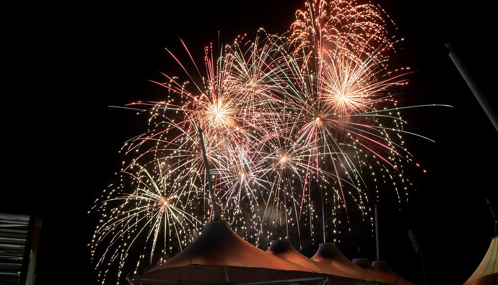 Starting November off with a bang, there are lots of exciting Bonfire Night and firework events taking place across Hampshire next month. 

Find Bonfire Night and fireworks events in Hampshire here: visit-hampshire.co.uk/whats-on/bonfi…

📷The Utilita Bowl Fireworks Party