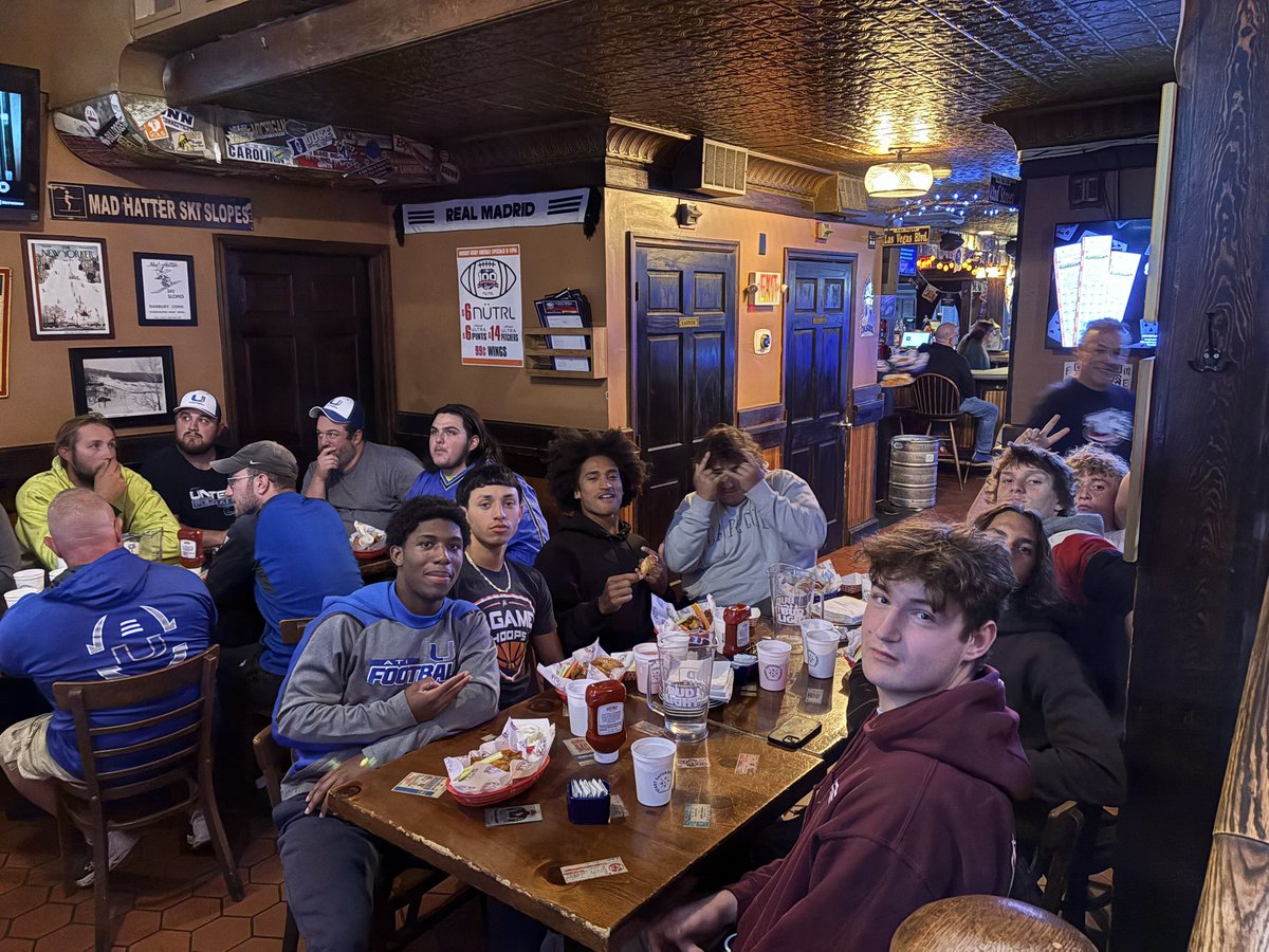 Great night out with the seniors. 2nd half here we come!
Shoutout to TKs Cafe for hosting!!!
#Classof25
#UnitedSeniors