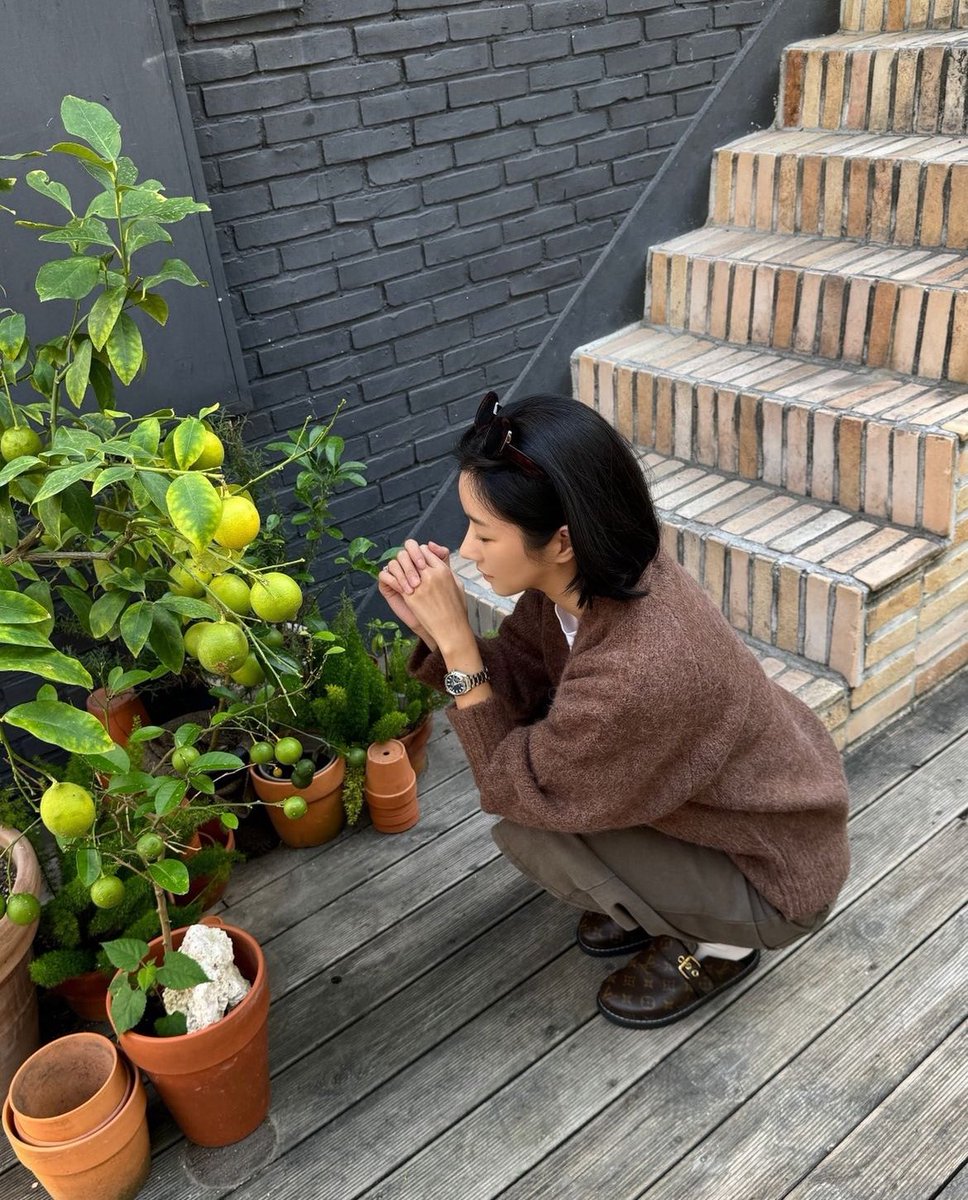 yeajirealm's tweet photo. yeyeji_seo updated on her ig post 241610
Queen Aesthetic yeaji-nimm🤎🤍
First- Coco Chanel
Second- Louis Vuitton
This is the woman that unemployed but own luxurious things👸✨#SeoYeaJi #syj #SeoYeJi https://t.co/Ziyx3Yujk8