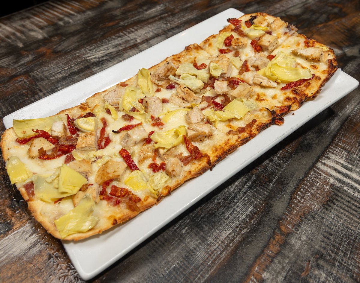 BtbFortSmith's tweet photo. 🍁 Meet our NEW fall favorite: ALFREDO THE GRATE FLATBREAD! 🍕 Topped with grilled chicken, creamy alfredo, grated parmesan, melty mozzarella, sun-dried tomatoes, artichoke hearts, and crispy bacon, it’s the ultimate flavor lineup. One bite, and you’ll know why it’s grate!

#New https://t.co/LFc1v2QbDa