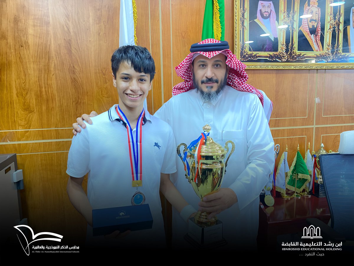 نتقدم بأجمل عبارات التهنئة لفريقنا الرياضي المميز ومدربهم
ونبارك لهم تحقيقهم الميدالية الفضية في بطولة التعليم للبادل على كأس مدير عام التعليم بمنطقة عسير
كما نبارك للطالب حسان الشهراني حصوله على جائزة أفضل لاعب في البطولة.
#مدارس_الذكر_النموذجية_العالمية