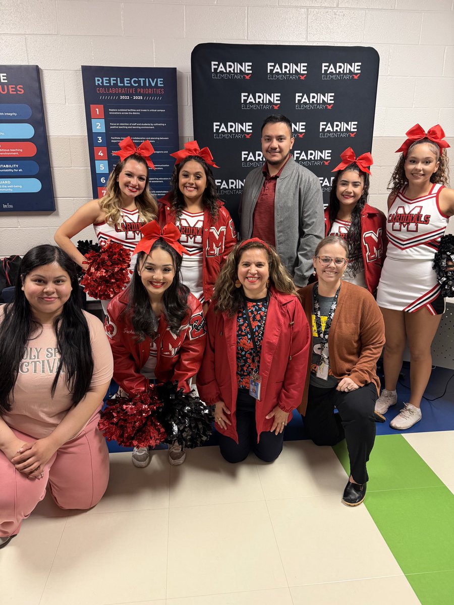 ES_Farine's tweet photo. Our @MacArthurCards Cheerleaders welcomed our Falcons and handed our students flyers on their upcoming cheer camp! #SoarHighFalconsandCards https://t.co/cwR6ARDjtk