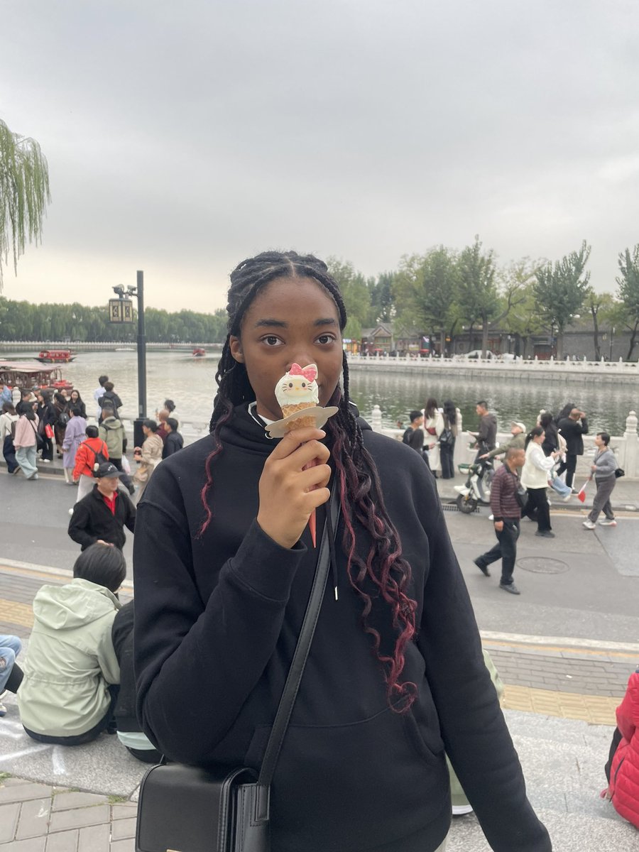 MissWalkerlangs's tweet photo. @CastlebraeCCC Beijing 2024 🇨🇳Arrived last night and spent today exploring Beijing’s ancient centre - Hutong’s 南锣鼓巷 and the lake 后海! What an unbelievable opportunity for these young people thanks to @SwireCentreEdin funding and donations from @JMATrust and @DniproKids 🤩 https://t.co/d8ZJXjI2v1