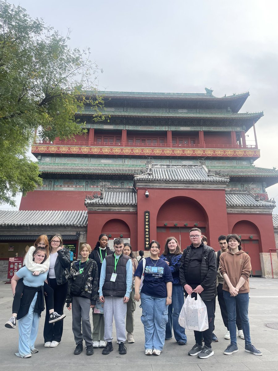 MissWalkerlangs's tweet photo. @CastlebraeCCC Beijing 2024 🇨🇳Arrived last night and spent today exploring Beijing’s ancient centre - Hutong’s 南锣鼓巷 and the lake 后海! What an unbelievable opportunity for these young people thanks to @SwireCentreEdin funding and donations from @JMATrust and @DniproKids 🤩 https://t.co/d8ZJXjI2v1