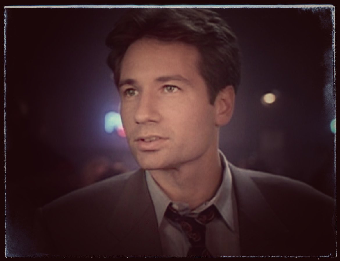 CecilySass's tweet photo. Hi, I wrote something! This is part 1 of 3.

Honest Man (ch. 1)
An F.B.I. agent meets a redhead in a bar.

https://t.co/BNWCoS93JP https://t.co/c0Pc3ArTWs
