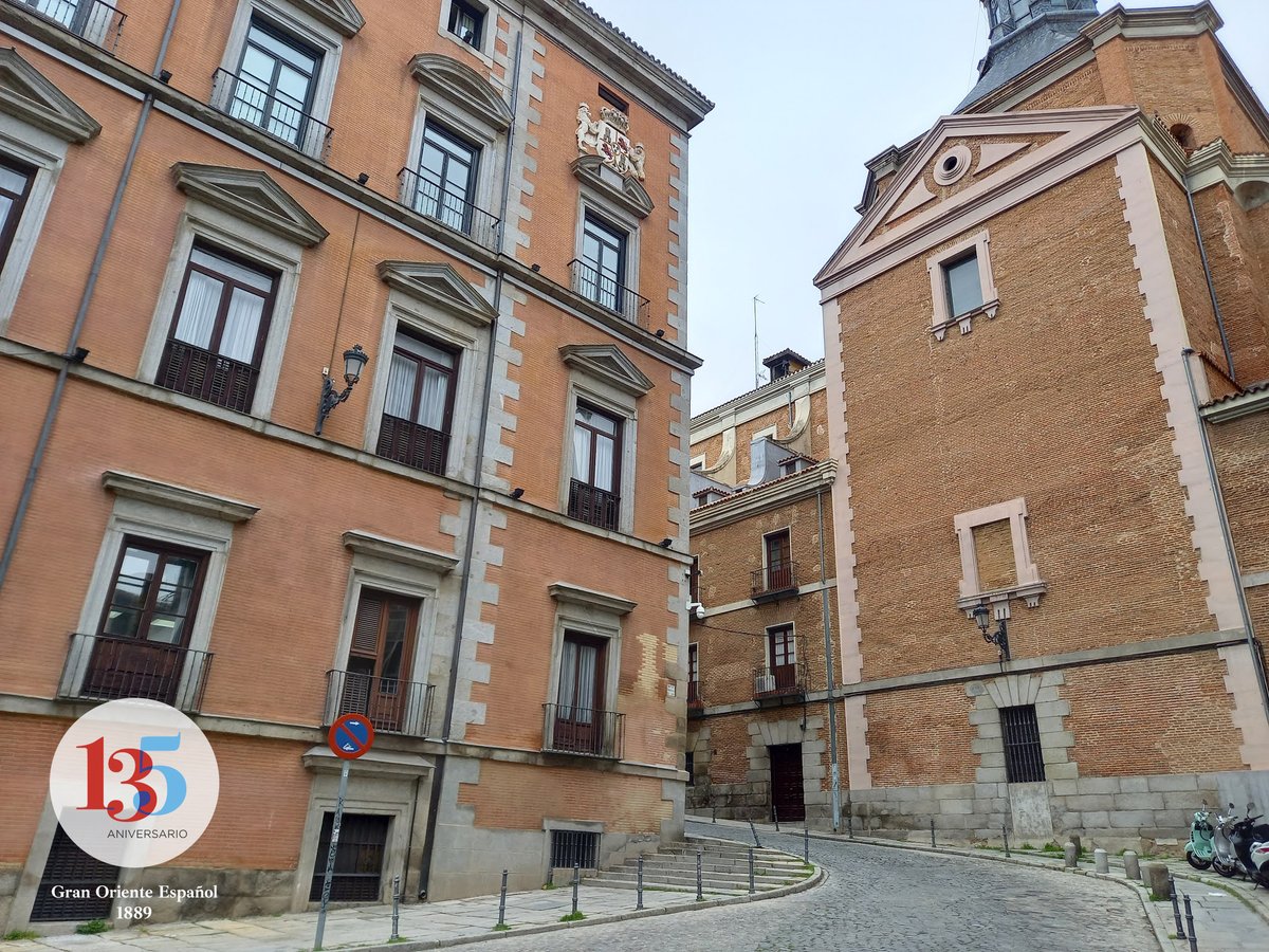 En  el entorno de la calle del Pretil de los Consejos, 5 de Madrid, estuvo  ubicada en 1889 la sede de la organización masónica Gran Oriente  Español, del que este año celebramos su 135 aniversario. La #GLE es depositaria de su legado histórico.