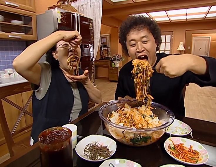 하.. 먹짱의 숨겨왔던 보물창고 정보 대방출💥
예술의 전당 근처 몇 없는 맛집을 싹싹 긁어모은 타래 

- 예당에서 가까운 -> 먼 순으로 작성
- 거의 다 가봤으나, 추천만 받은 곳은 🔷 붙음

본인은 가리는 음식 거의 없이 다 잘 먹고 한식 러버임
주관적 리뷰 듬뿍이니, 참고해서 봐주십쇼