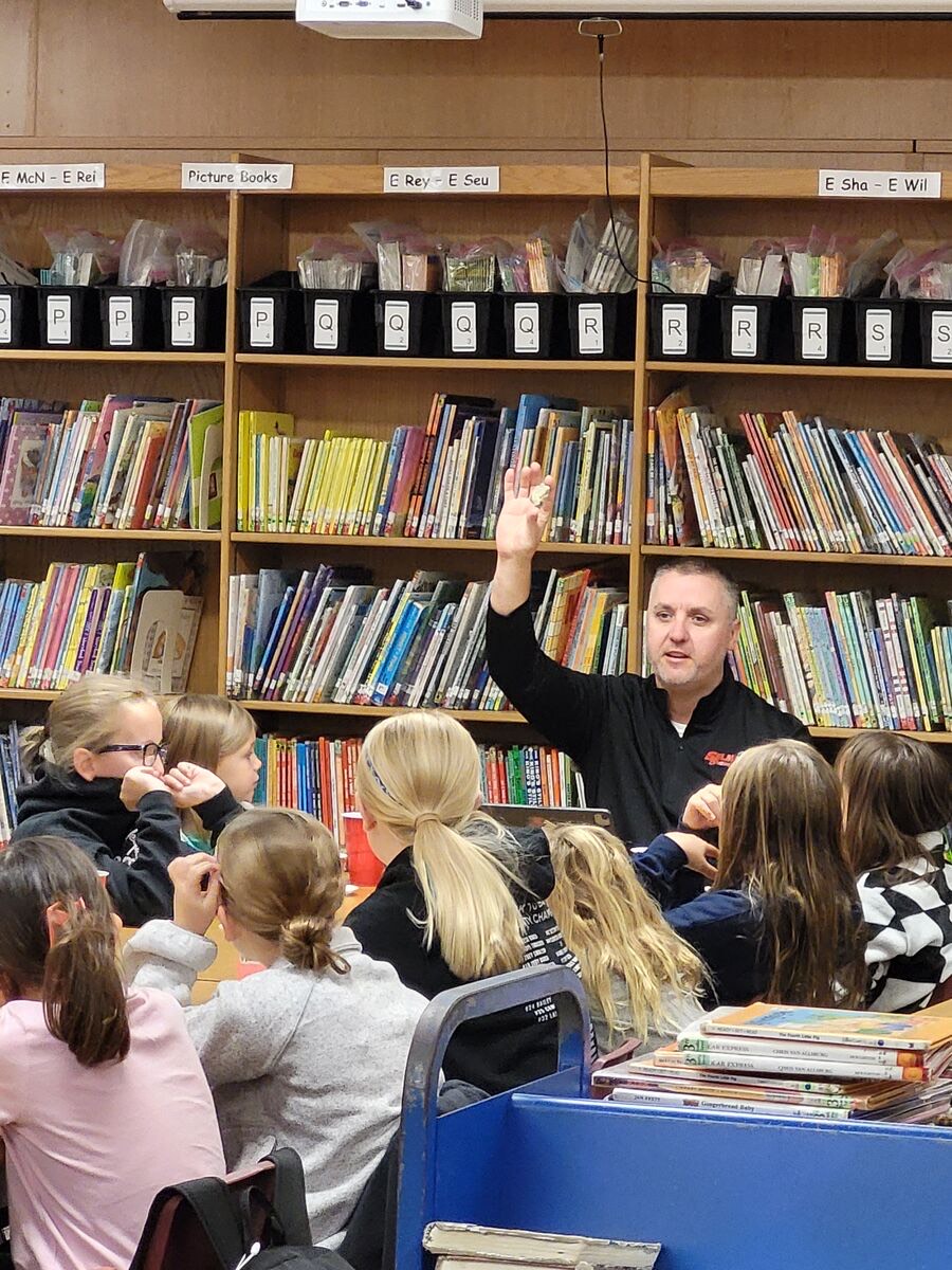 A a ron Black tweet media