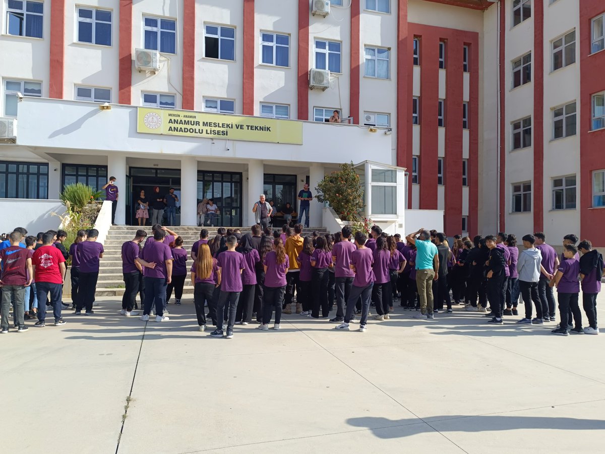 Okulumuzda Tahliye Tatbikatı Yapıldı.
Afet ve Acil Durum Yönetim Genelgesi kapsamından 16 Ekim 2024 tarihinde saat 10:00 da tüm okullarla birlikte eş zamanlı olarak tahliye tatbikatı yapıldı. <a href="/tcmeb/">Millî Eğitim Bakanlığı</a> <a href="/Yusuf__Tekin/">Yusuf Tekin</a> <a href="/MersinMEM/">Mersin İl Millî Eğitim Müdürlüğü</a> <a href="/fazilet_durmus/">Fazilet Öğretmen 🇹🇷</a> <a href="/AnamurMem/">Anamur İlçe Millî Eğitim Müdürlüğü</a>