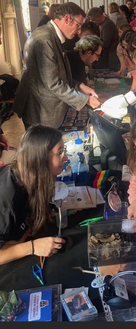 Une belle équipe de Doctorantes et de Doctorants motivé.es pour cette Fête de la Science. Merci à vous et aux collègues présent.es sur le stand <a href="/EBI_LabPoitiers/">Laboratoire EBI</a> ce weekend 🔬🧬🧪🧫🎉🕷️🪳🦠🌿🌱🪴