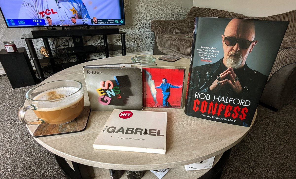clothesfreeuk's tweet photo. Popped into town to pick up some supplies and couldn't resist a few Genesis related bargains for 99p and £2 respectively 😊🎶 back for a Latte Macchiato and a read 📖😊
#petergabriel #Genesis #lattemacchiato #robhalford #compactdisccollector #lpcollector #bargainhunter https://t.co/Za7tNmK5Y8
