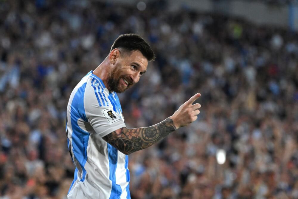 diegoh94's tweet photo. Dios mío bendito, el partido de Messi contra Bolivia. En 2024 haciendo goles modelo Barça 09. Un tipo sin fecha de caducidad. No cabrá uno mejor que él para la historia. https://t.co/x8iyw1UTPV