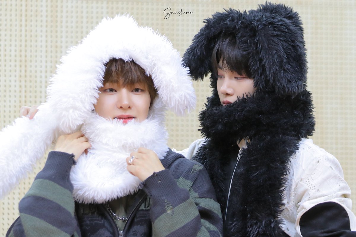 sunnmer_s2's tweet photo. 241011 에버라인
🐰토끼형제🐰
🤍형 도와줘
🖤손이 가는 동생이다
#DRIPPN #드리핀 #주창욱 #김동윤 https://t.co/kgUuekKhA5