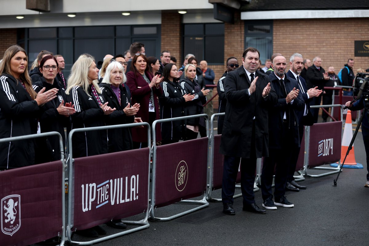 AVFCOfficial's tweet photo. A final farewell from Villa Park.
Rest in peace, Gary π https://t.co/FvwYHn8w6a