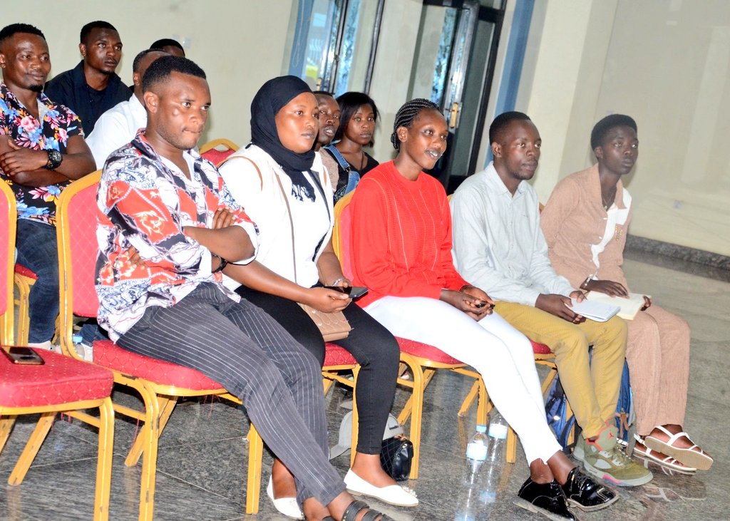 Mu gitondo cy'uyu munsi, Umuyobozi w'Akarere wungirije ushinzwe iterambere ry'ubukungu <a href="/Deonzabo2/">Deonzabo</a> asinyanye n'abahagarariye Inama y'Igihugu y'urubyiruko mu mirenge, n'ibindi byiciro by'urubyiruko rwo mu karere ka Rubavu, imihigo 30 igiye gukurikiranwa n'urubyiruko muri uyu mwaka.