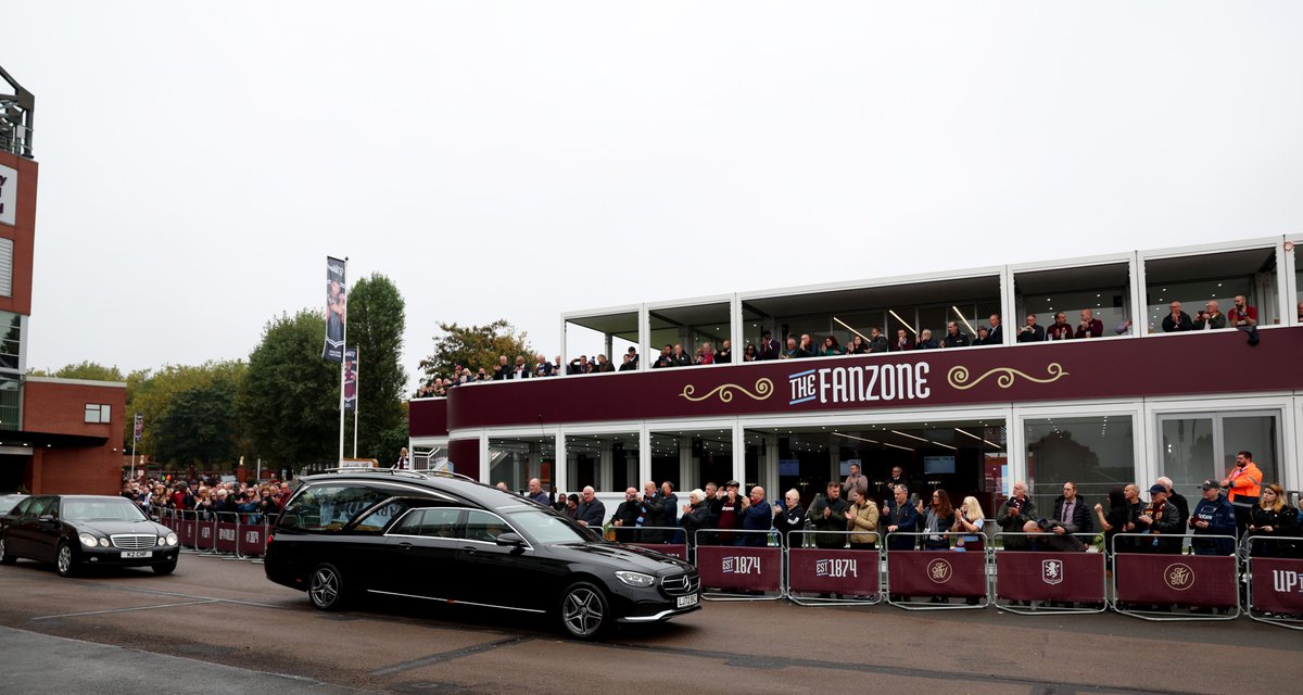 AVFCOfficial's tweet photo. A final farewell from Villa Park.
Rest in peace, Gary π https://t.co/FvwYHn8w6a