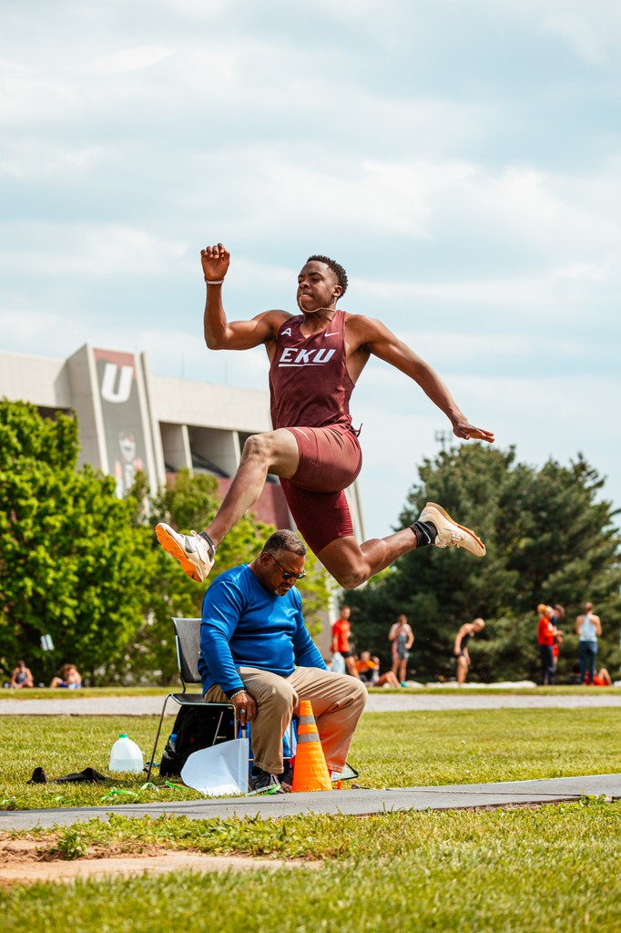 eku's tweet photo. Whether you play in the fall or the spring, we’re celebrating you today on #NationalSportsDay! Whether you’re cheering from the sidelines or in the middle of the action, let’s celebrate our athletes and the outstanding teams they represent! 🏅🎉 #EKU #GoBigE #ColonelNation https://t.co/eKgiWGdzDR