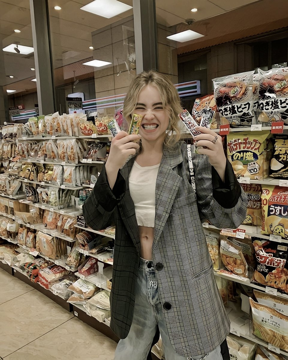 ㅤ
𝘎𝘳𝘰𝘤𝘦𝘳𝘺 𝘋𝘢𝘵𝘦 turned snack haul! Stocking
up  on  snacks and  probably  buying  way
more  than I planned,  but  hey, that’s half
the fun!  Nothing beats the excitement of
finding  new  treats  and  sharing  a  laugh
along   the  way.  (👜🥨, 🤎)  so happie! ❤︎
ㅤ