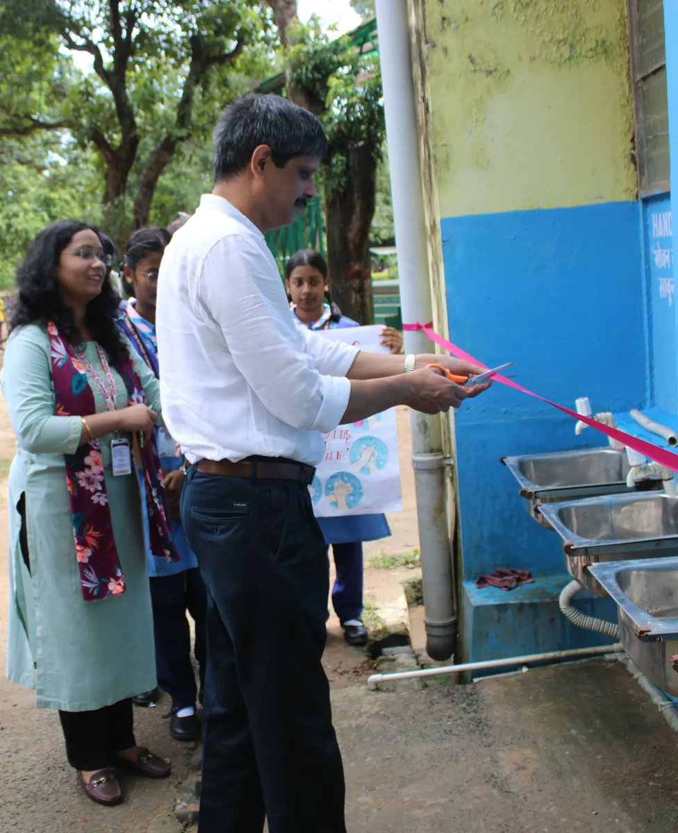 kv_iitkgp's tweet photo. Our Vidyalaya inaugurated a new #DrinkingWater and #HandwashArea under #SwachhtaHiSeva 4.0, in the presence of Prof. Sugata Pratik Khastgir and Principal Madam. Sanitation demos emphasized #CleanHands = #HealthyLives! πβ¨
@EduMinOfIndia
@KVS_HQ
@KolkataRo https://t.co/kZmub2ZpCr