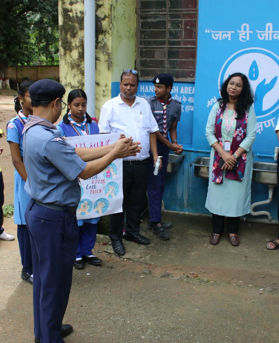 kv_iitkgp's tweet photo. Our Vidyalaya inaugurated a new #DrinkingWater and #HandwashArea under #SwachhtaHiSeva 4.0, in the presence of Prof. Sugata Pratik Khastgir and Principal Madam. Sanitation demos emphasized #CleanHands = #HealthyLives! πβ¨
@EduMinOfIndia
@KVS_HQ
@KolkataRo https://t.co/kZmub2ZpCr