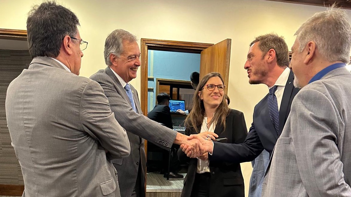 MGAPUruguay's tweet photo. #AHORA en @CancilleriaUy el ministro Fernando Mattos, los directores de #DIGEBIA @mvguardia y de #DGF Carlos Faroppa participan junto al canciller @OmarPaganini y al oficial de @FAOUruguay @GKmaid_FAO de la celebración del Día Mundial de la Alimentación organizado por @FAOUruguay https://t.co/GZbjjKCHKT