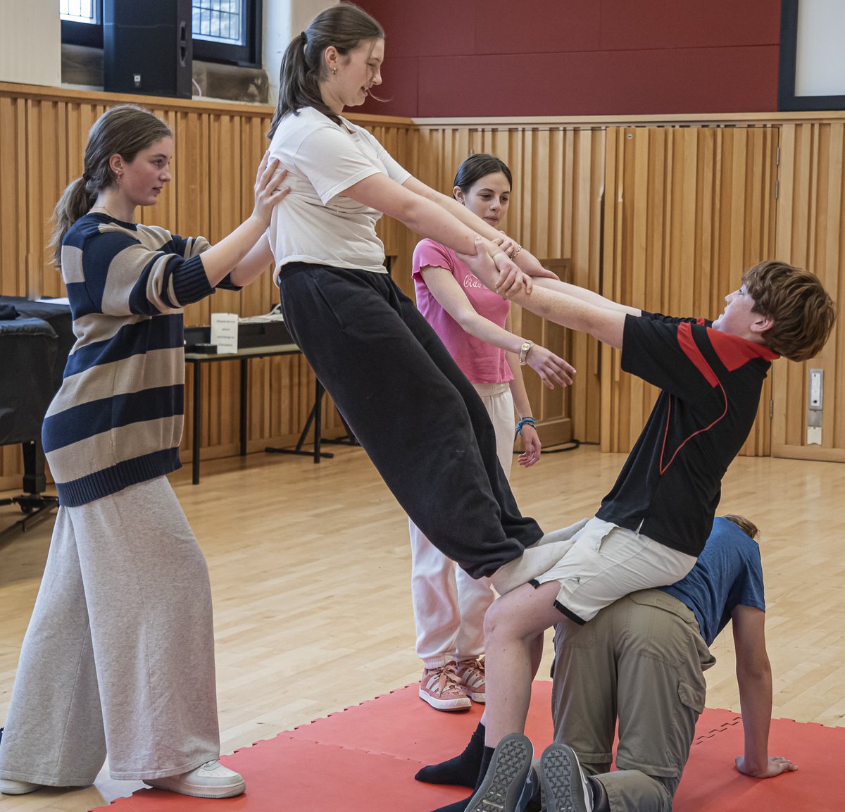 AmpCollArts's tweet photo. Alex Harvey from Ockham’s Razor theatre company came in to teach our students how to reproduce flying on stage through lifts and physical action. Students spent the morning learning various techniques, this required strength, team work and most importantly trust. @OckhamsRazorUK https://t.co/jbs1deyt7T