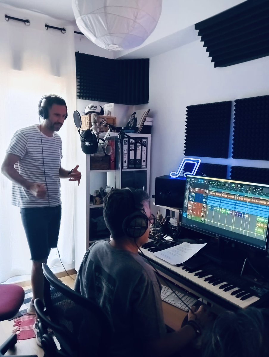 DiversosBand's tweet photo. RECETA PARA UN BUEN EP
Minutos de arreglos y dinámicas.
Horas de trabajo en el local.
Días de inspiración creando letras y melodías.
Semanas de riffs de guitarra.
Meses en búsqueda de sonido
Casi un año de estudio/local acompañados por David Lozano, Enrique Mompó y Carlos Gómez. https://t.co/zENpYjfg4I