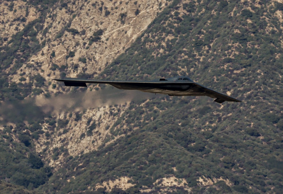 JarodMHamilton's tweet photo. Have you ever seen a B-2 bomber flying down low? This was insane to see 👽 https://t.co/AGzYZHh7Ea