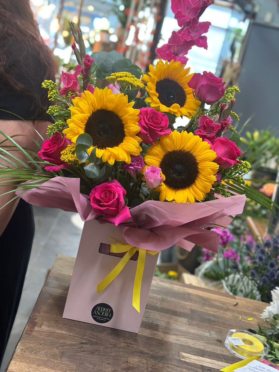 🌻🌸🌷🌹
Just a small selection of this weeks gorgeous hand tied bouquets! All of which were created by our fabulous team!
.
.
#audreyasquithflorist #handtieds #ourcreations#SupportSmallBusiness #independent #interflora #keighley #skipton #bingley #bradford #andbeyond #interflora