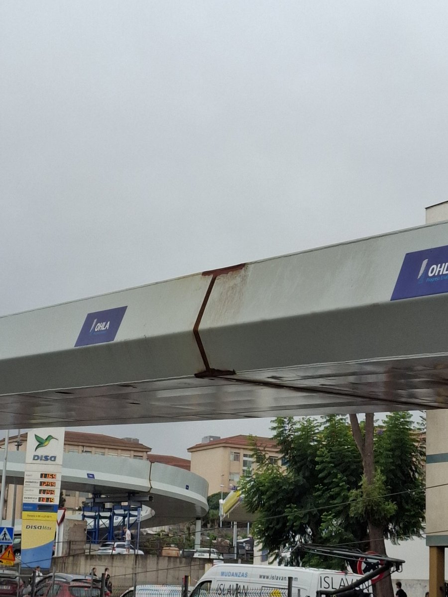 Imagínense si el mamotreto de padre anchieta es de tan dudosa calidad que las rampas llevan puestas como mucho 2 meses y ya están todas oxidadas JJAJAJA. Así me gusta invirtiendo millones en basura que no va a solucionar nada.