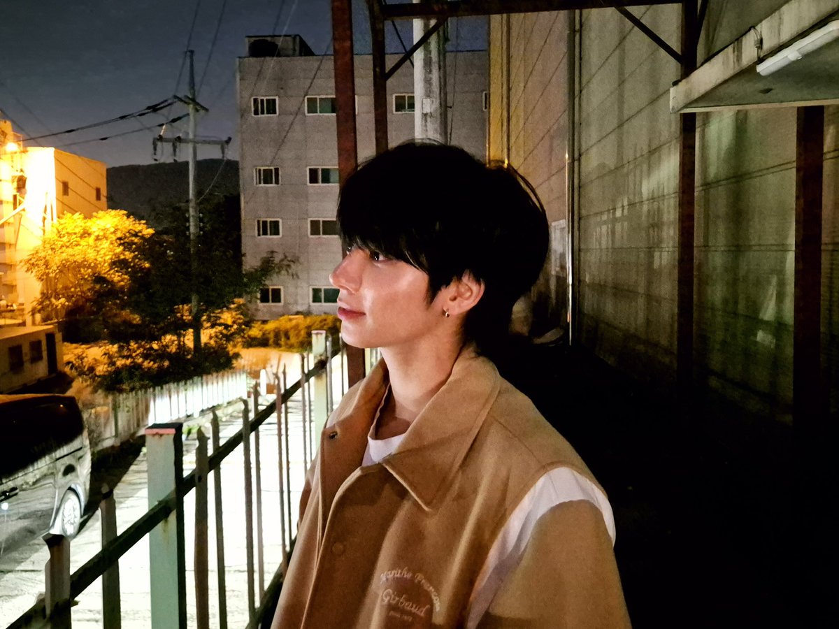 [241016] weverse dm 🐿️💬

🐿️ i told (soobin hyung) to take pretty pictures so he kept coming closer and took those pictures