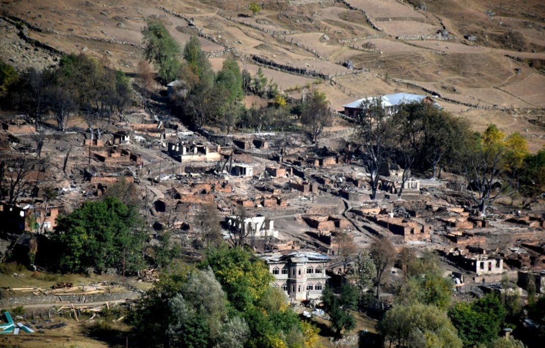 Deepinhimalayas's tweet image. Very Painful Pictures from #Mulwarwan of #Warwan Valley of district #Kishtwar where more than 80 houses turned into ashes just within few hour&apos;s when fire broke out on 14 October 2024.