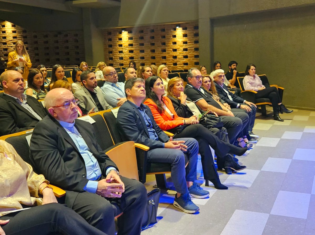 CAME JUNTO A CAMECH EN SU 15° ANIVERSARIO ✨

El presidente <a href="/AlfredoGzChaco/">Alfredo González</a> junto a la directora de <a href="/CAMEMujeres/">Mujeres CAME</a>, <a href="/mlaurateruel/">M Laura Teruel</a>, acompañaron la celebración por el 15° aniversario de la Cámara de Mujeres Empresarias del Chaco (<a href="/MujerCAMECH/">Cámara de Mujeres Empresarias del Chaco</a>), encabezada por <a href="/BeatrizTourn/">Beatriz Tourn</a>, en Casa