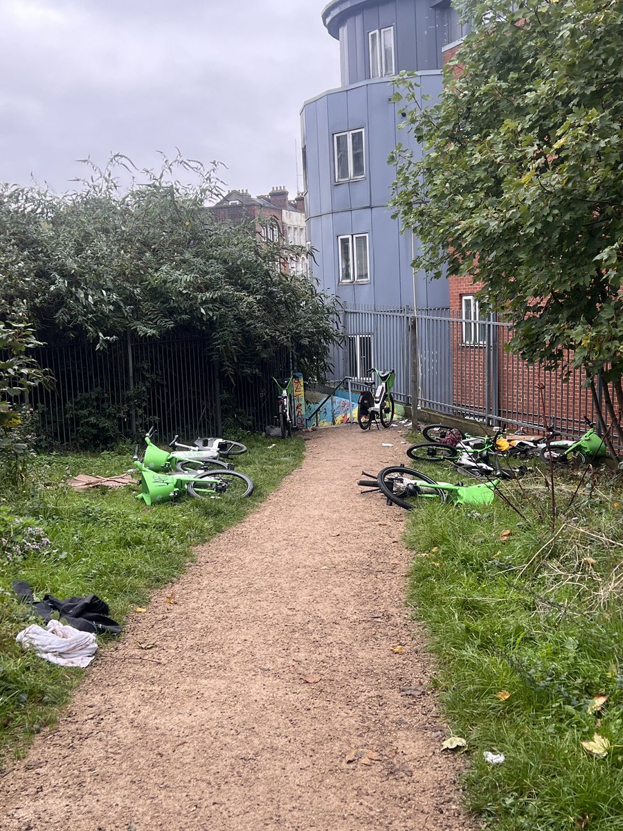 Tamjahan's tweet photo. Lime Bike Services 

Please collect your bikes from the pathway to Gillespie Park from Finsbury Park Station entrance and further down the path way. Thank you! 

@limebike 
#limebike
#finsburypark
#gillespiepark
#london https://t.co/J3KgX8efZl
