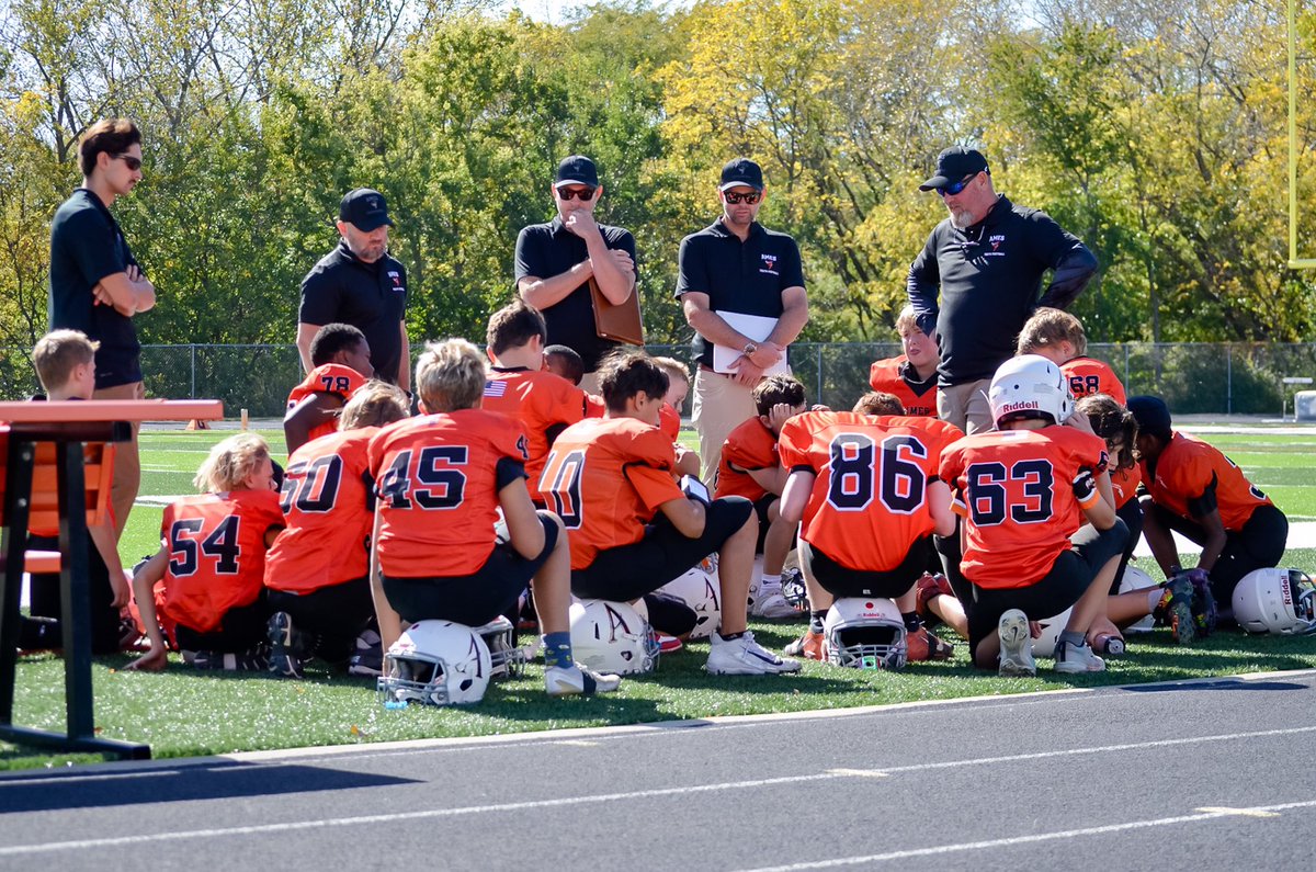 AmesYFootball's tweet photo. Pics from team Orange 5th/6th from their Oct 6th game. Come watch team Orange play team Black at our end of the season fundraiser on October 20th. Flag game 3rd/4th graders at 5:30. Tackle game at 7:00. Free admission. Concessions and swag store. You won’t want to miss it. https://t.co/iYACV7pbeB