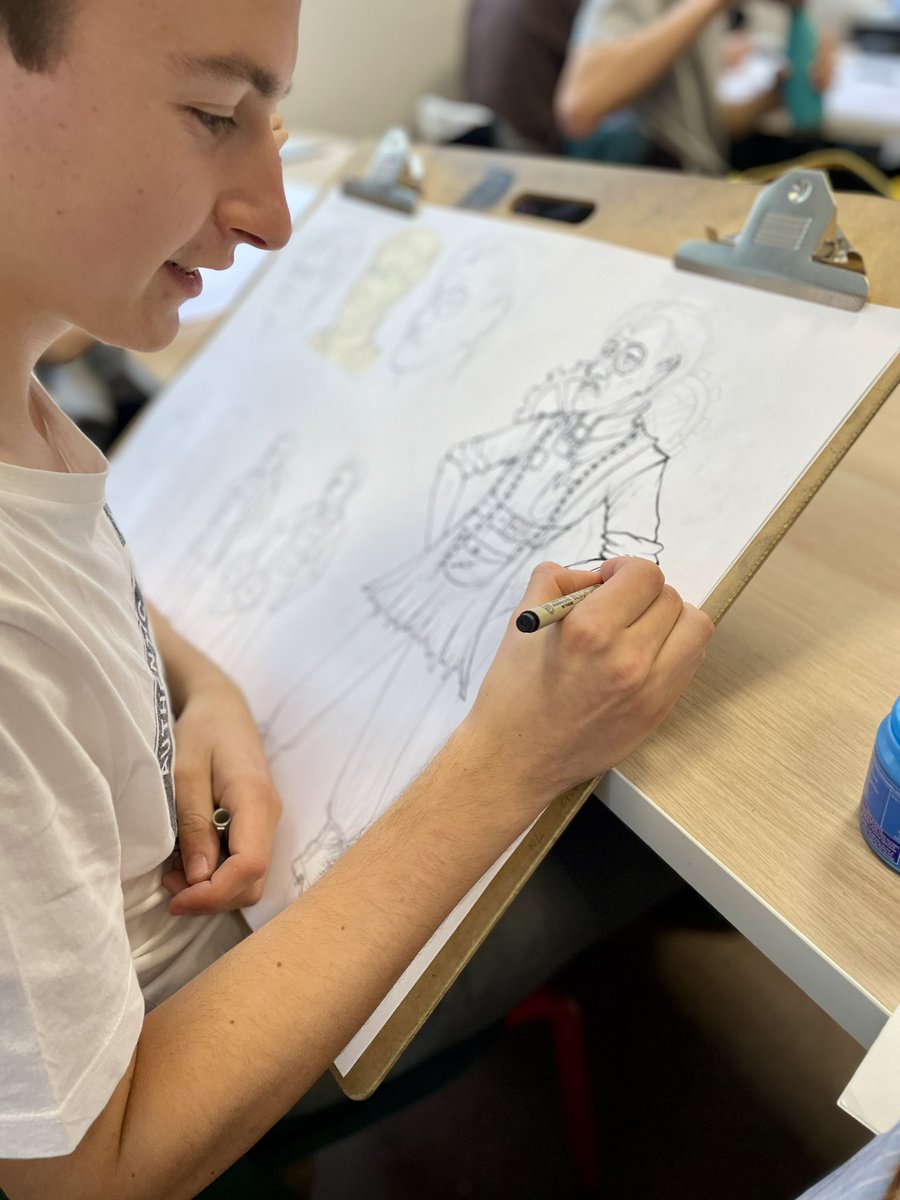 Retour en images sur la séance de #CharaDesign en 1ere année #DesignGraphique <a href="/agrecoleimage/">AGR ÉCOLE DE L'IMAGE</a> #Rennes durant le cours de #MichaelBaigneaux.
Objectif : A partir de l’animé « Le Vaillant petit tailleur » de Simsala Grimm , reprendre un personnage et le décliner en ajoutant un style.