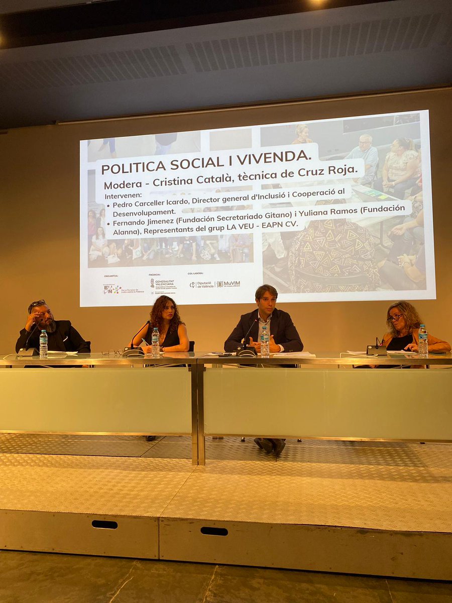 xarxaeapncv's tweet image. Yuli d&apos;@alannaasoc i Fernando de @gitanos_org_CV dialoguen amb @PedroCarceller de la @GVAIgualtat sobre Política Social. 
Presentem a l&apos;administració les nostres propostes i les preguntes pendents. 

La nostra veu és important i per això estem ací. 

Gràcies a totes i tots😊