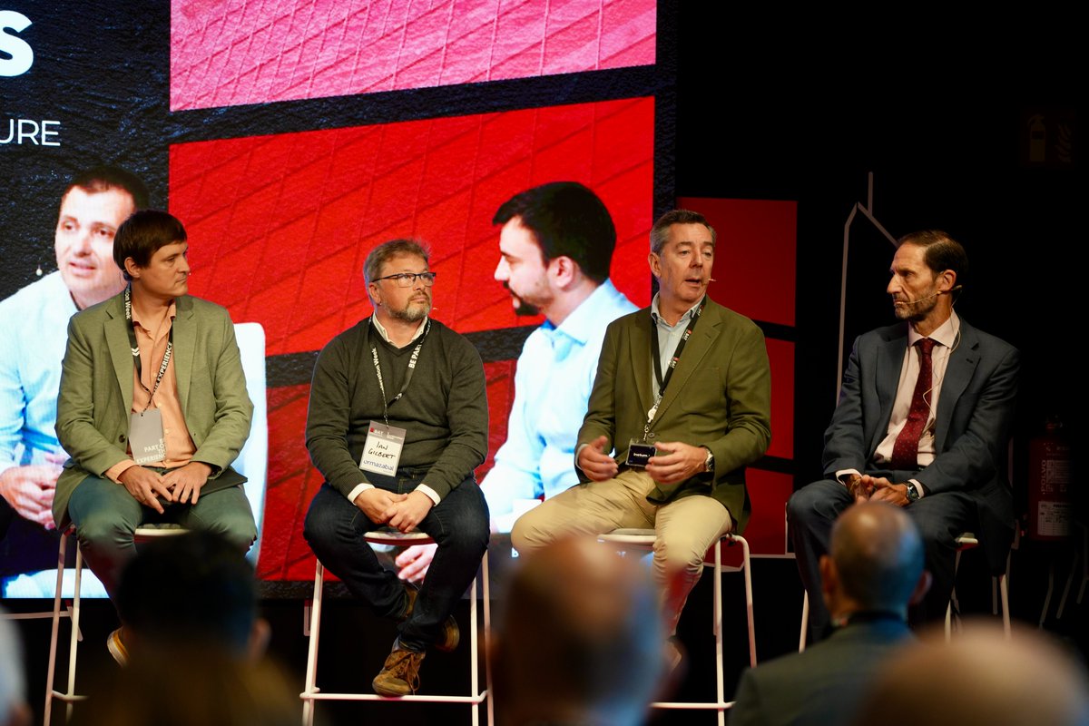 BAT_Tower's tweet photo. As part of the #BAccelerationWeek, the panel "Smart Grids Technologies: The Future of Electric Infrastructure" brought together top industry leaders to discuss how technologies are transforming the energy landscape towards a more #sustainable, #efficient, and #resilient future🔋 https://t.co/oVcGoIQ6lq